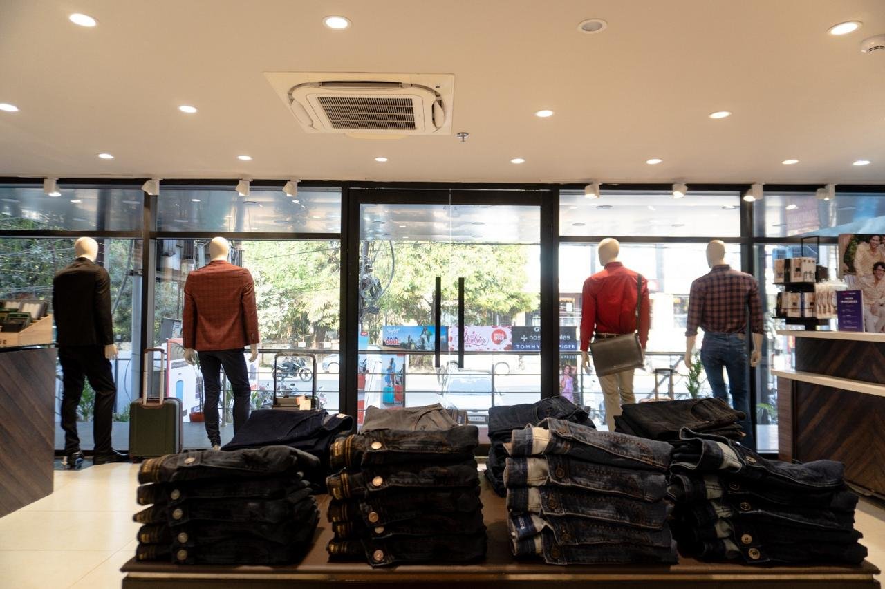 The Raymond Shop collection photo 8